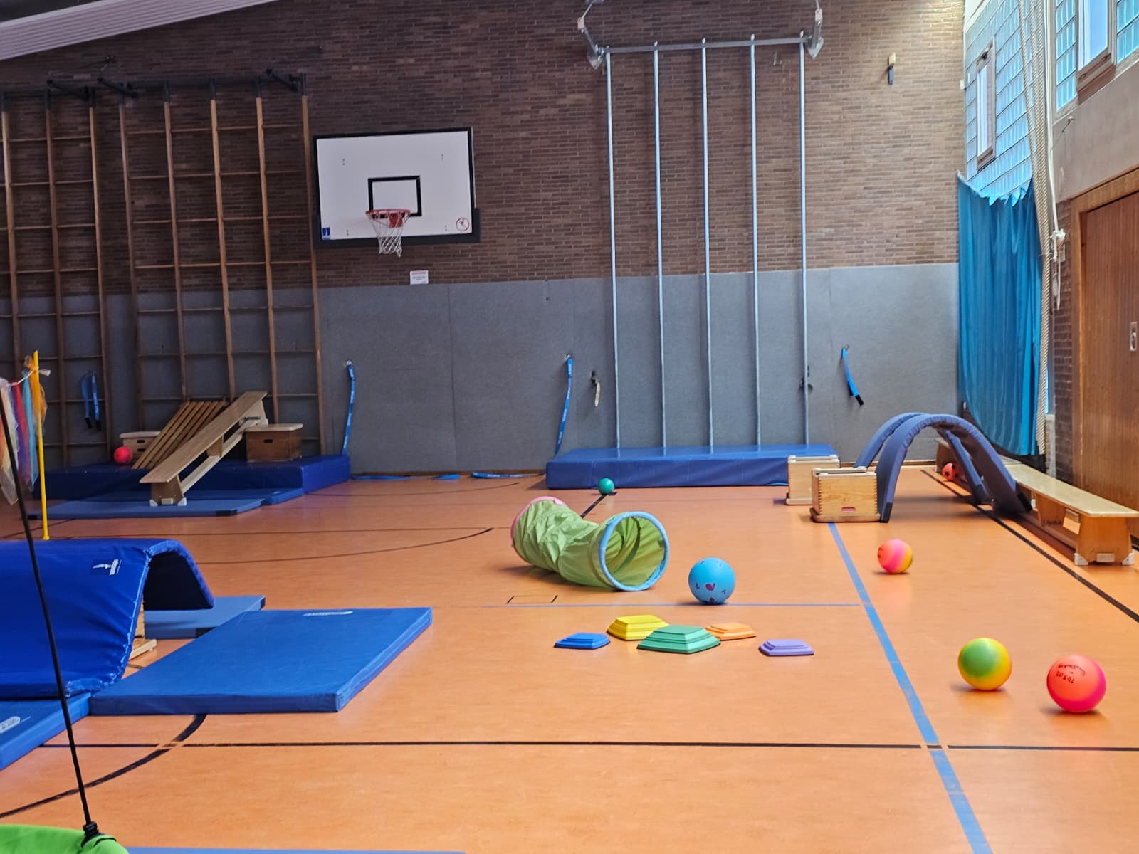 Bewegungsangebote in der Turnhalle